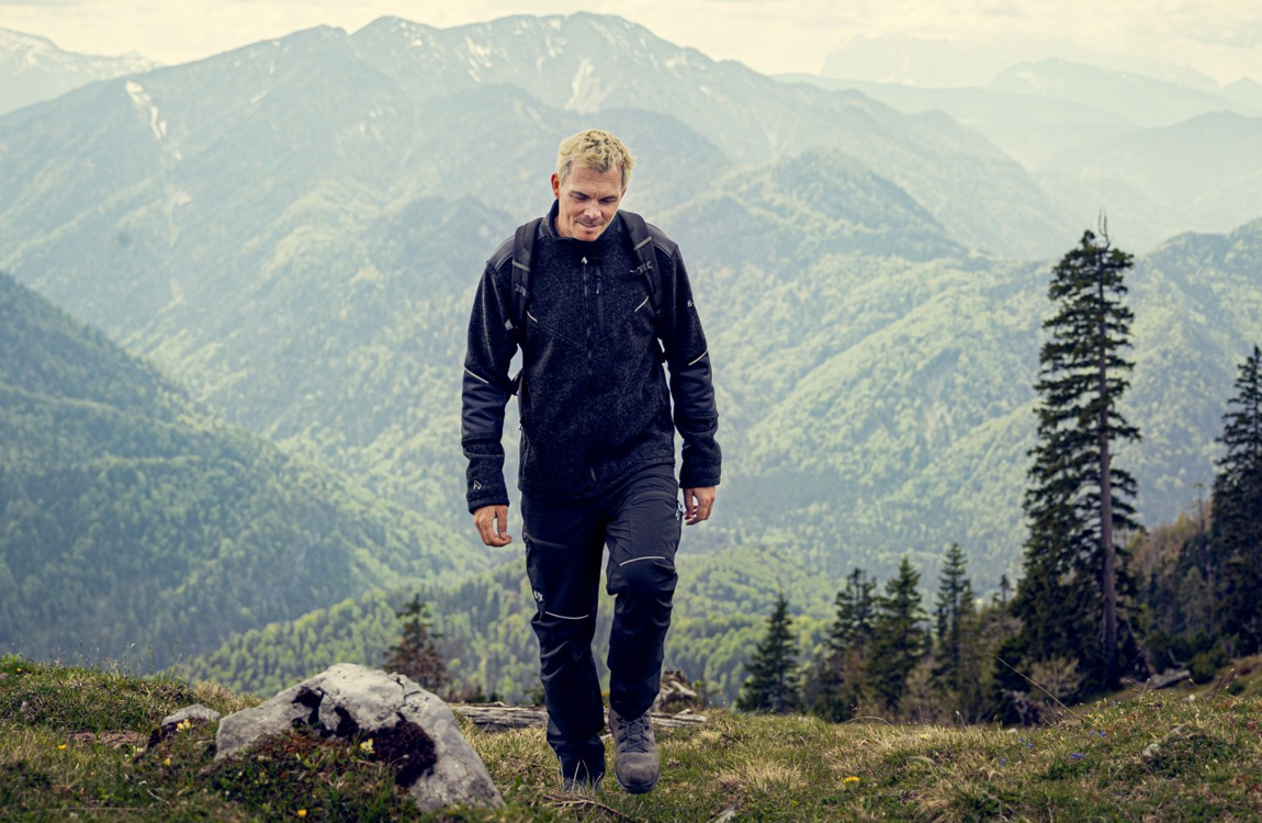 Herrenjacke, Outdoorhose, Wandern, Berglandschaft, Trekkingstiefel, Herrenoutfit, Outdoorjacke, Hose, Wanderschuhe, Trekking