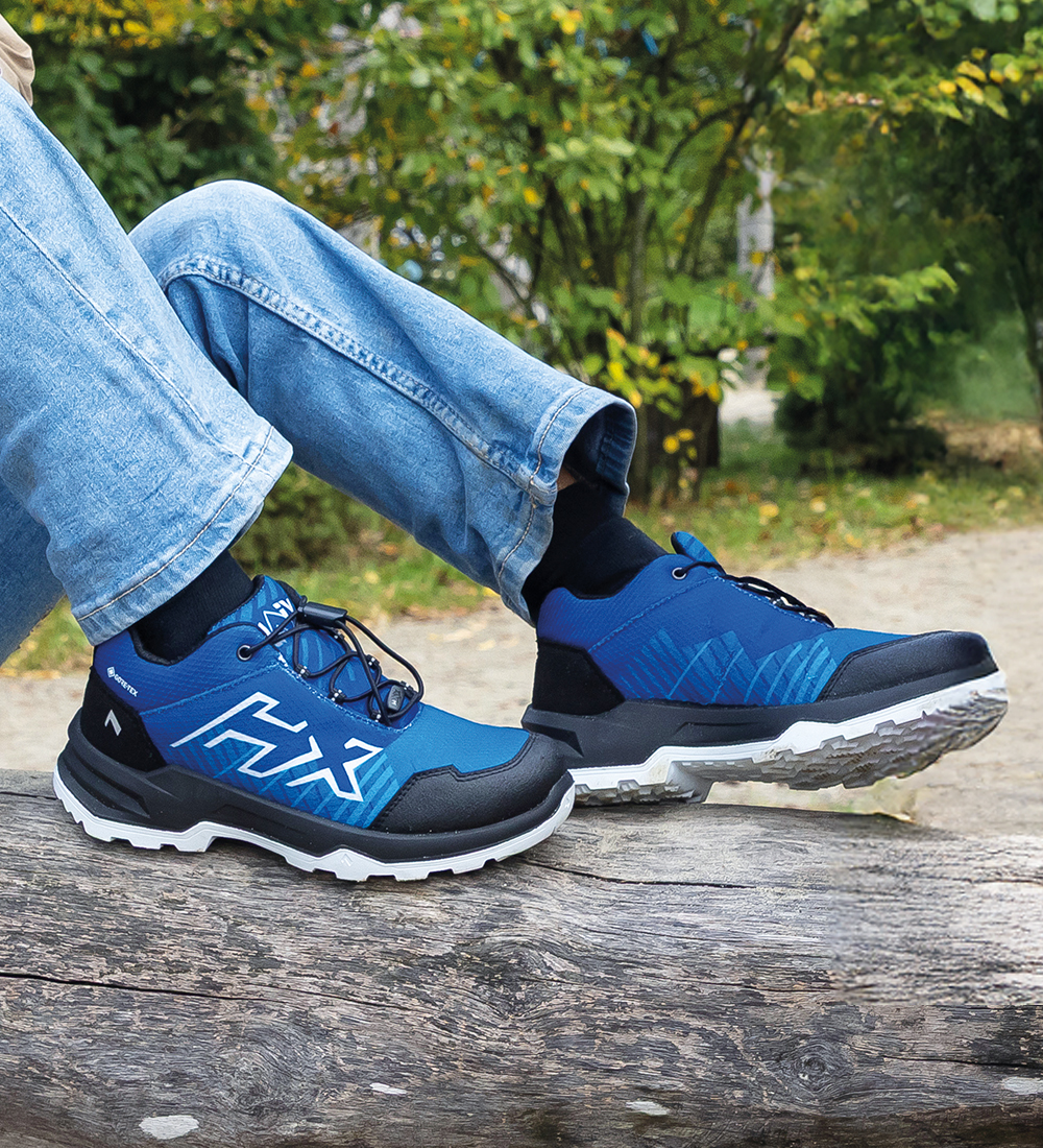 911201_future-hero-gtx-low-blue-white