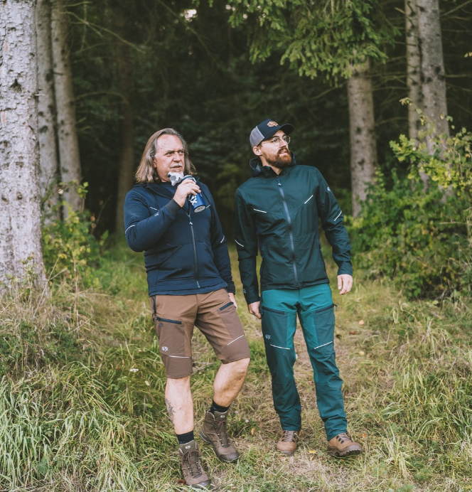 Outdoor-Bekleidung, Wandershorts, Jacken, Bartträger, Cap