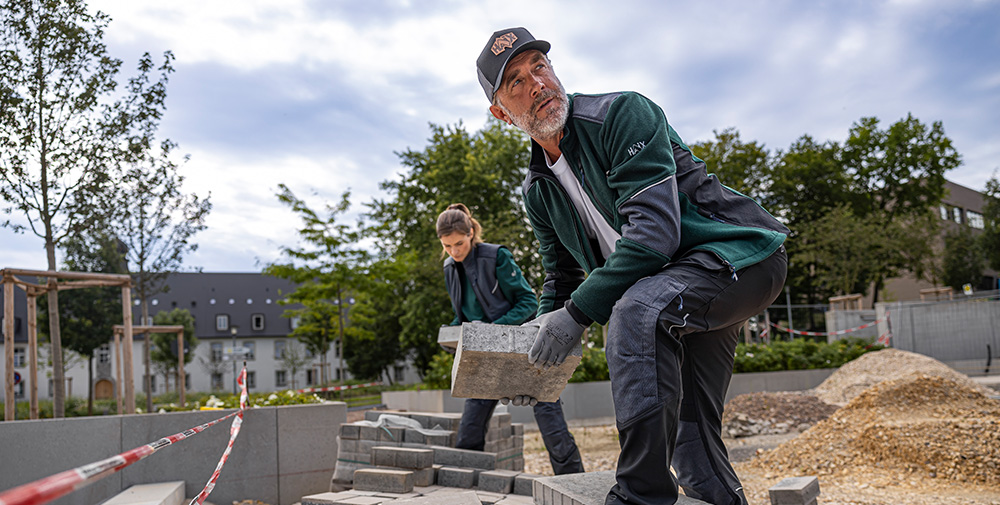BEKLEIDUNG FÜR JOB & FREIZEIT
