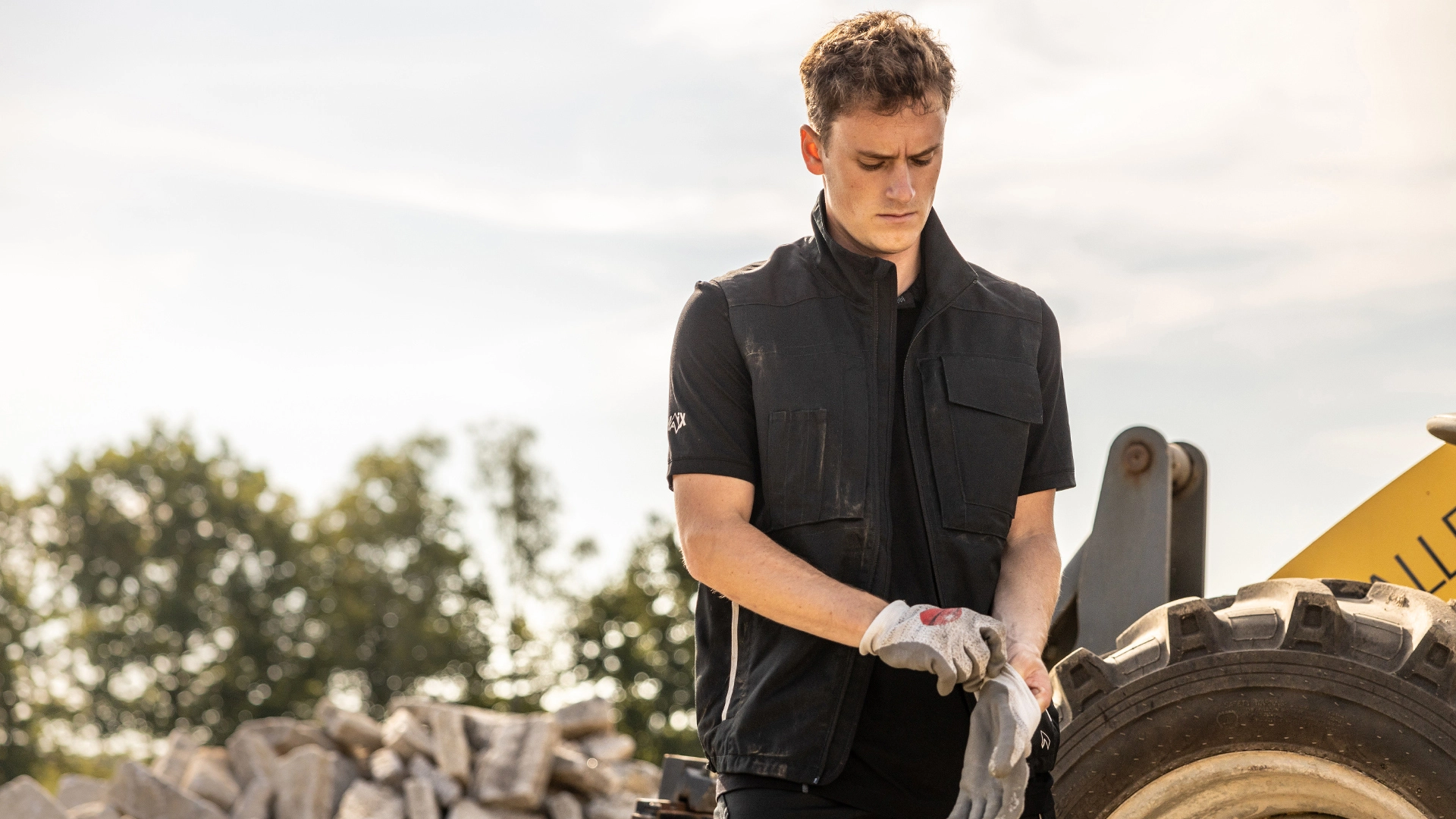 951029_work21_vest_black_header