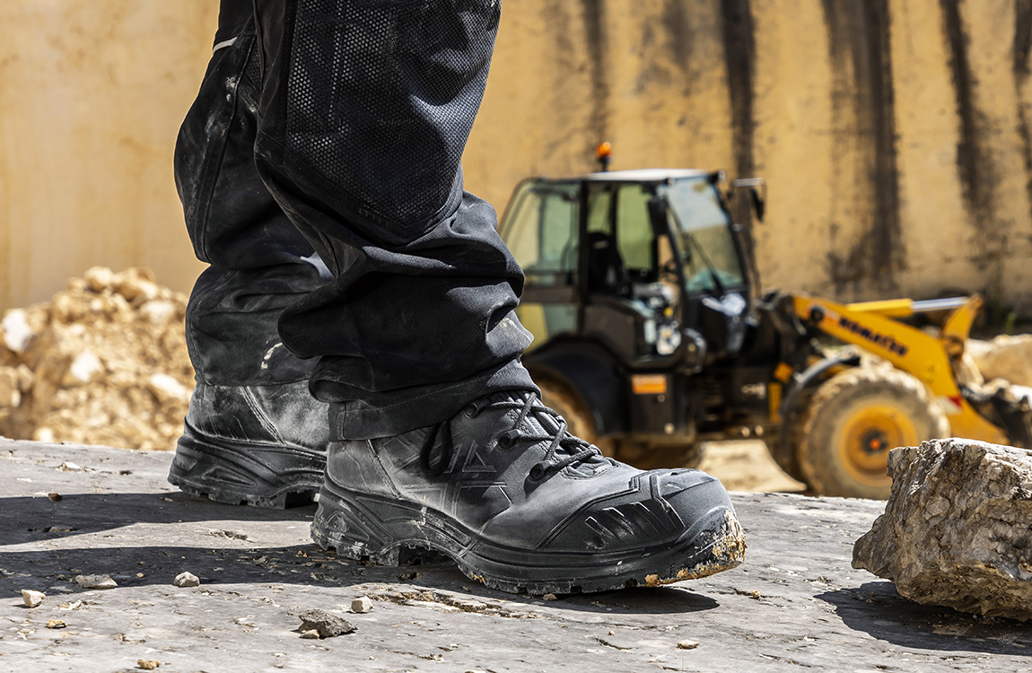 Stiefel, Arbeitsschuhe, Böschung, Kletterstiefel, Schlammboden,  Arbeitsschuhe,  Stahlkappe,  Wanderstiefel,  Einsatzschuhe,  Baustellenlage, Arbeitsstiefel, Schuhe, Outdoor, Schuhwerk, Baustelle