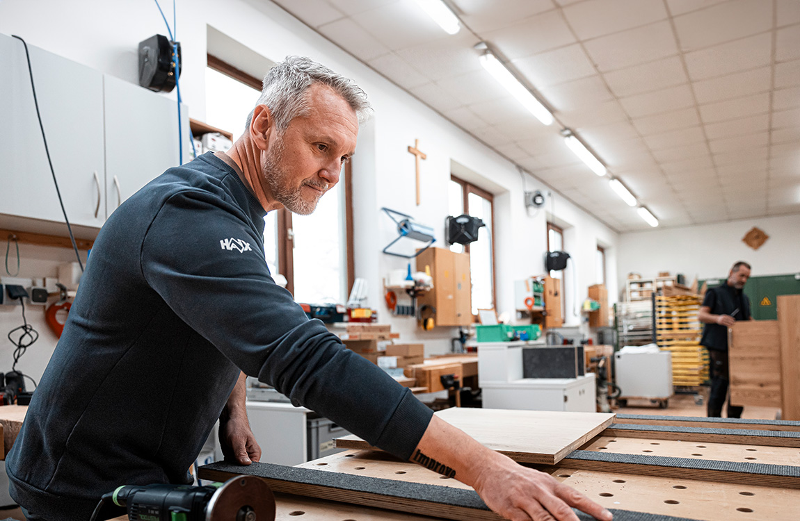 Werkstatt, Holzarbeit, Arbeitsbank, Werkzeug, Kleinfertigung, Workbench, Wood workshop, Tooling, Wood board, Grip tape