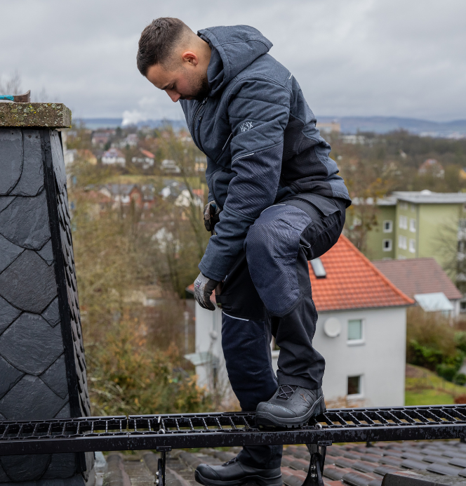 Arbeitskleidung, Arbeitsstiefel, Dacharbeiten, Nieselregenjacke?, Hände handschuhe